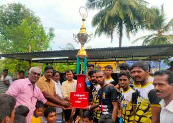 நாகப்பட்டினத்தை அடுத்த நாகூரில் நபிகள் நாயகம் பிறந்த நாளையொட்டி நாகூர் நகரில் ஜஸ்னே மிலாது கமிட்டி சார்பில் 3000 குழந்தைகள் மற்றும் ஜாமத் தார்கள் கலந்துகொண்ட மாபெரும் பேரணி