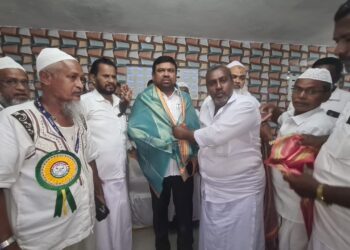 எஸ்.பி.பட்டணம் ஊராட்சி பகுதியில் பயணியர் நிழற்குடை இராமநாதபுரம் எம்.பி. நவாஸ் கனி திறந்து வைத்தார் – பொதுமக்கள் பாராட்டு.