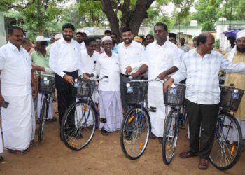 நாகப்பட்டினம் மாவட்டம் திருமருகல் ஊராட்சி ஒன்றியம் போலகம் ஊராட்சியில் நடைபெற்ற மக்கள் நேர்காணல் முகாமில் 469 பயனாளிகளுக்கு சுமார் ரூ.42 லட்சத்து 40 ஆயிரத்து 440 மதிப்பிலான நலத்திட்ட உதவிகளை மாவட்ட ஆட்சித்தலைவர் அ.அருண்தம்புராஜ் வழங்கினார்.