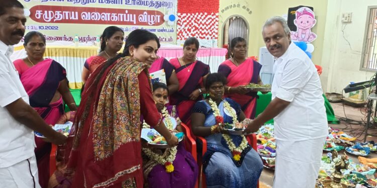 வேதாரண்யத்தில் ஒருங்கிணைந்த குழந்தை வளர்ச்சி பணிகள் திட்டம் மற்றும் சமூக நலன் மற்றும் மகளிர் உரிமை துறை நடத்திய சமுதாய வளைகாப்பு விழா