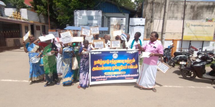 வேதாரண்யத்தில் ஒருங்கிணைந்த குழந்தை வளர்ச்சி பணிகள் திட்டம் மற்றும் சமூக நலன் மற்றும் மகளிர் உரிமை துறை நடத்திய சமுதாய வளைகாப்பு விழா