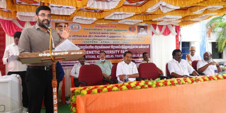 நாகப்பட்டினம் மாவட்டம் சிக்கல் வேளாண் அறிவியல் நிலையத்தில் வேளாண்மை மற்றும் உழவர் நலத்துறையின் வேளாண்மை தொழில்நுட்ப மேலாண்மை முகமை திட்டம் சார்பில் நடைபெற்ற உயர்தர உள்ளுர் பாரம்பரிய இரகங்களை பிரபலப்படுத்துவதற்கான கண்காட்சி மற்றும் கருத்தரங்கத்தினை மாவட்ட ஆட்சித் தலைவர் அ.அருண்தம்புராஜ் இன்று தொடங்கி வைத்தார்.