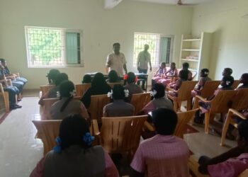 நாகப்பட்டினம் மாவட்டம் வேதாரண்யத்தில் கோட்டாட்சியர் அலுவலகம் முன்பு தமிழ்நாடு விவசாயிகள் சங்கத்தினர் கண்டன ஆர்ப்பாட்டம்.