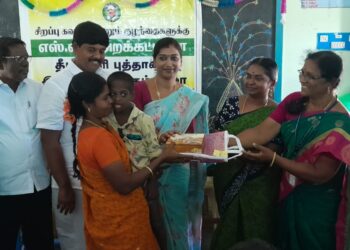 நாகப்பட்டினம் மாவட்டம் வேதாரண்யத்தில் கோட்டாட்சியர் அலுவலகம் முன்பு தமிழ்நாடு விவசாயிகள் சங்கத்தினர் கண்டன ஆர்ப்பாட்டம்.