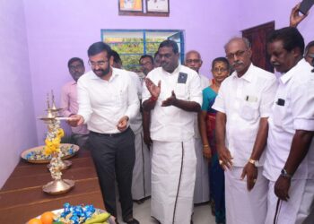 நாகப்பட்டினம் மாவட்டம் கீழ்வேளுர் ஊராட்சி ஒன்றியத்திற்குட்பட்ட கொடியாளத்தூர் ஊராட்சியில் புதிய நேரடி நெல் கொள்முதல் நிலைய கட்டிடத்தினையும், காக்கழனி ஊராட்சியில் புதிய ஊராட்சிமன்ற அலுவலக கட்டிடத்தையும் இன்று மாவட்ட ஆட்சித்தலைவர் அ.அருண்தம்புராஜ் தமிழ்நாடு மீன்வளர்ச்சி கழக தலைவர் என்.கௌதமன், கீழ்வேளுர் சட்டமன்ற உறுப்பினர் வி.பி.நாகை மாலி ஆகியோர் திறந்து வைத்தனர்.