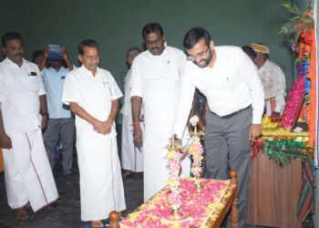 நாகப்பட்டினம் மாவட்டம் கீழ்வேளுர் ஊராட்சி ஒன்றியத்திற்குட்பட்ட கொடியாளத்தூர் ஊராட்சியில் புதிய நேரடி நெல் கொள்முதல் நிலைய கட்டிடத்தினையும், காக்கழனி ஊராட்சியில் புதிய ஊராட்சிமன்ற அலுவலக கட்டிடத்தையும் இன்று மாவட்ட ஆட்சித்தலைவர் அ.அருண்தம்புராஜ் தமிழ்நாடு மீன்வளர்ச்சி கழக தலைவர் என்.கௌதமன், கீழ்வேளுர் சட்டமன்ற உறுப்பினர் வி.பி.நாகை மாலி ஆகியோர் திறந்து வைத்தனர்.