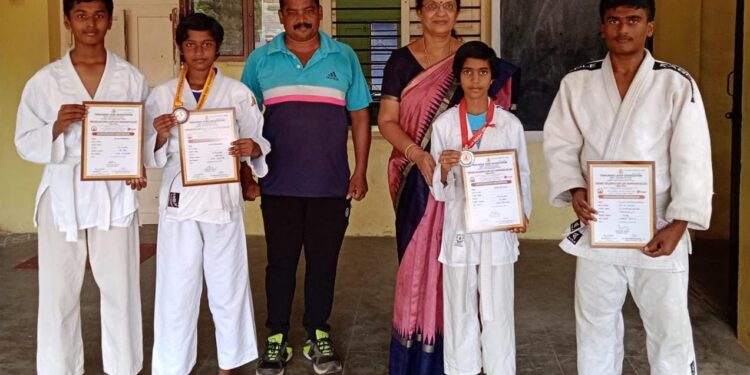 தமிழ்நாடு மாநில அளவிலான ஜூடோ சேம்பியன்சிப் போட்டியில் தூத்துக்குடி பள்ளி மாணவ மாணவிகள் சாதனை
