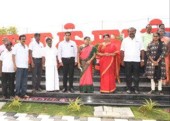 தூத்துக்குடி செல்பி பாயிண்ட் திறந்து வைத்து மாநகராட்சி பகுதிகளில் கனிமொழி எம்.பி ஆய்வு