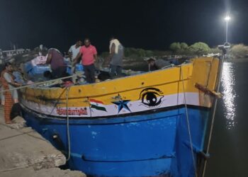 தூத்துக்குடி அருகே சுமார் 1400 கிலோ பீடிஇலை பண்டல்கள், கடத்த முயன்ற நபர்கள் அதிரடி கைது