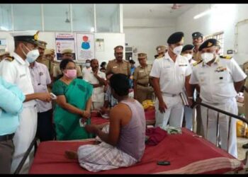 நாகை காரைக்கால் மயிலாடுதுறை மீனவர்கள் சுடப்பட்ட விவகாரம் கடற்படை கமாண்டர் ஆய்வு 