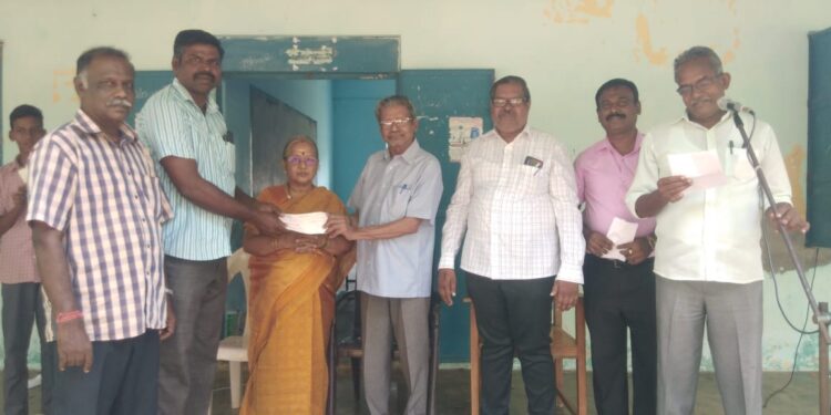 வேதாரணியத்தில் மாவட்ட விளையாட்டுப் போட்டியில் வெற்றி பெற்ற மாணவர்களுக்கான பரிசளிப்பு நிகழ்ச்சி.