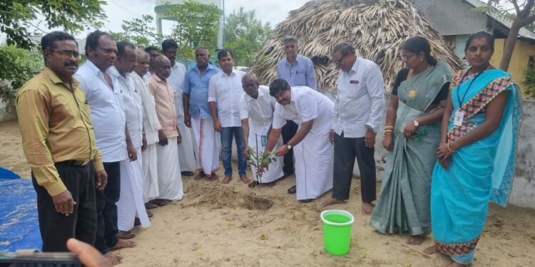 வேதாரண்யத்தில் பள்ளி மாணவர்களின் நாட்டு நல பணித்திட்டம் சிறப்பு முகாம்.