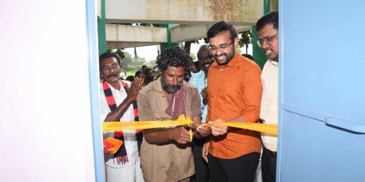 நாகப்பட்டினம் மாவட்டம் வேதாரண்யம் ஊராட்சி ஒன்றியத்திற்குட்பட்ட பகுதிகளில் நடைபெற்று வரும் வளர்ச்சி திட்ட பணிகளை மாவட்ட ஆட்சித்தலைவர் அ.அருண்தம்புராஜ் இன்று ஆய்வு