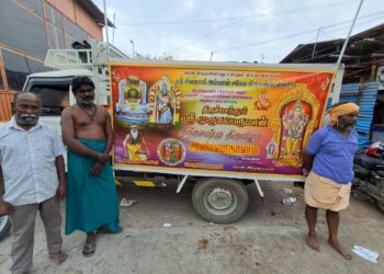 கந்த சஷ்டி விழாவை முன்னிட்டு திருச்செந்தூரில்  திருநாணல்காடு திருகண்டேஸ்வரர் பக்தர் குழு சார்பில் அன்னதானம் 