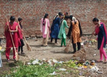 தூத்துக்குடி ஏ.பி.சி.மகாலட்சுமி மகளிர் கல்லூரியில் நாட்டுநலப்பணித்திட்டம் சார்பாக தூய்மைப்பணி