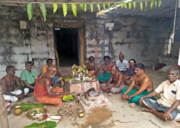 தூத்துக்குடி, நாணல்காடு சிவன் கோவிலில் கும்பாபிஷேக பணி நடைபெற வேண்டி பௌர்ணமி ஹோமம் நடைபெற்றது.