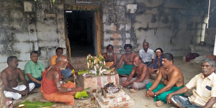 தூத்துக்குடி, நாணல்காடு சிவன் கோவிலில் கும்பாபிஷேக பணி நடைபெற வேண்டி பௌர்ணமி ஹோமம் நடைபெற்றது.