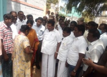 மாப்பிள்ளையூரணி, சிலுவைப்பட்டி உயிரிழந்த ஆறு பேர் குடும்பத்திற்கு தலா 3 லட்சம் வீதம் கனிமொழி எம்.பி., அமைச்சர் அனிதா ஆர்.ராதாகிருஷ்ணன் அரசு உதவி தொகை வழங்கினார்கள்.