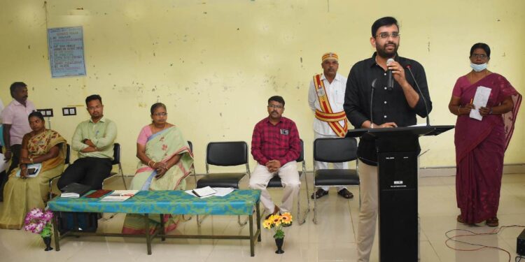 நாகப்பட்டினத்தில் உள்ள பாரதிதாசன் கலை மற்றும் அறிவியல் கல்லூரியில் புதுமைப் பெண் திட்டம் குறித்து மாவட்ட ஆட்சித்தலைவர் அ.அருண்தம்புராஜ் இன்று ஆய்வு மேற்கொண்டார்.