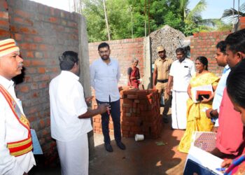 நாகப்பட்டினம் மாவட்டம் தலைஞாயிறு ஊராட்சி ஒன்றியத்திற்குட்பட்ட பகுதிகளில் நடைபெற்று வரும் வளர்ச்சி திட்ட பணிகளை மாவட்ட ஆட்சித்தலைவர் அ.அருண்தம்புராஜ் இன்று நேரில் பார்வையிட்டு ஆய்வு மேற்கொண்டார்