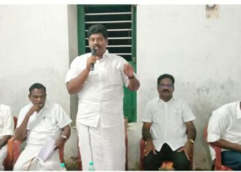 நாகப்பட்டினம் மாவட்ட ஆட்சியர் அலுவலகக் கூட்டரங்கில் தொழிலாளர் நலன் மற்றும் திறன் மேம்பாட்டுத்துறை சார்பில் நடைபெற்ற கட்டுமானம் மற்றும் அமைப்புசாரா தொழிலாளர் நல வாரிய நலத்திட்ட உதவிகள் மற்றும் பாதுகாப்பு உபகரணங்கள் வழங்கும் விழாவில் மாண்புமிகு தொழிலாளர் நலன் மற்றும் திறன் மேம்பாட்டுத் துறை அமைச்சர் சி.வி.கணேசன் மற்றும் தமிழ்நாடு கட்டுமான தொழிலாளர் நல வாரிய தலைவர் பொன்குமார் நலத்திட்ட உதவிகளை மாவட்ட ஆட்சித்தலைவர் அ.அருண்தம்புராஜ் தலைமையில் வழங்கினார்.