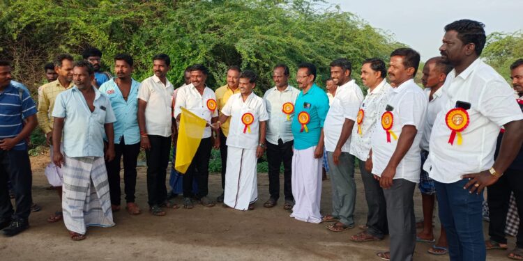 முத்துராமலிங்க தேவர் 115வது பிறந்தநாள் 60வது குருபூஜையை முன்னிட்டு: மாப்பிள்ளையூரணியில் மாட்டுவண்டி போட்டி சண்முகையா எம்.எல்.ஏ, பஞ். தலைவர் சரவணகுமார் ஆகியோர் தொடங்கி வைத்தனர்.