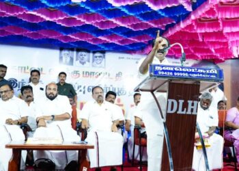 தூய்மை பணியாளர்களுக்கு பாதுகாப்பு உபகரணங்கள்:  கோவை மாநகராட்சி 80வது வார்டு மாமன்ற உறுப்பினர் முனைவர் மாரிசெல்வன் வழங்கினார்