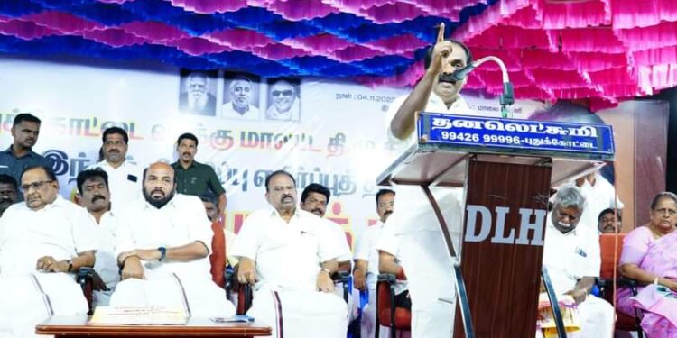 தூய்மை பணியாளர்களுக்கு பாதுகாப்பு உபகரணங்கள்:  கோவை மாநகராட்சி 80வது வார்டு மாமன்ற உறுப்பினர் முனைவர் மாரிசெல்வன் வழங்கினார்