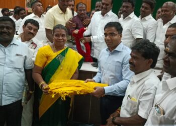 தூத்துக்குடி மாவட்ட ஊராட்சி மன்ற தலைவராக பிரம்மசக்தி போட்டியின்றி தேர்வு – அமைச்சர் அனிதா ராதாகிருஷ்ணனிடம் வாழ்த்து பெற்றார். 