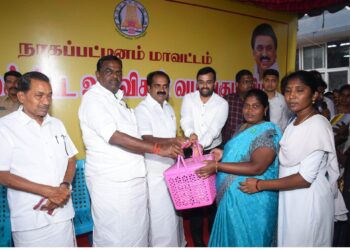 நாகப்பட்டினம் மாவட்டத்தில் உள்ள முத்தமிழறிஞர் டாக்டர் கலைஞர் மு.கருணாநிதி மாவட்ட விளையாட்டு அரங்கத்தில் புதியதாக கட்டப்பட்டுள்ள நவீன உடற்பயிற்சி கூடத்தினை சுற்றுச்சூழல் காலநிலை மாற்றத்துறை மற்றும் இளைஞர்நலன் விளையாட்டு மேம்பாட்டுத் துறை அமைச்சர் சிவ.வீ.மெய்யநாதன் திறந்து வைத்து, 167 பயனாளிகளுக்கு ரூ.1,00,03,247 மதிப்பீட்டிலான நலத்திட்ட உதவிகளை வழங்கினார்.