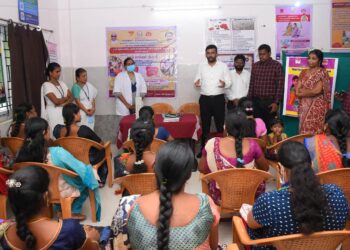 நாகப்பட்டினம் மாவட்டம் கீழையூர் ஊராட்சி ஒன்றியத்திற்குட்பட்ட பகுதிகளில் நடைபெற்று வரும் வளர்ச்சி திட்ட பணிகளை மாவட்ட ஆட்சித்தலைவர் அ.அருண்தம்புராஜ் இன்று நேரில் பார்வையிட்டு ஆய்வு மேற்கொண்டார்.