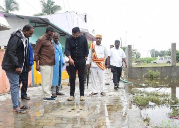 நாகப்பட்டினம் நகராட்சி மற்றும் வேளாங்கண்ணி பேரூராட்சி பகுதியில் வடகிழக்கு பருவமழை முன்னெச்சரிக்கை பணிகள் குறித்து மாவட்ட ஆட்சித்தலைவர் அ.அருண்தம்புராஜ் இன்று நேரில் பார்வையிட்டு ஆய்வு மேற்கொண்டார்