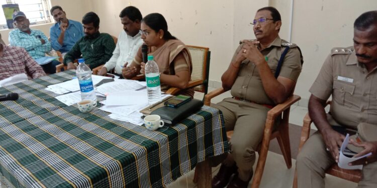 வேதாரண்யம் வட்டம் கோடியக்கரையில் வெளியூர் மற்றும் வெளி மாவட்ட மீனவர்கள் அவர்களது படகு கொண்டு கோடியக்கரை கிராமத்தில் தங்கி மீன்பிடி தொழில் செய்வதால் ஏற்படும் பிரச்சனைகள் குறித்த அமைதி பேச்சுவார்த்தை கூட்டம்.