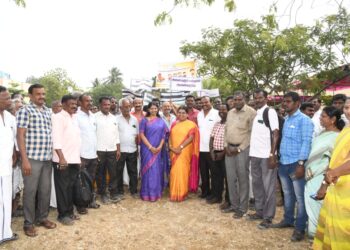 தேசிய பத்திரிகை தினத்தையொட்டி தூத்துக்குடி பத்திரிகை துறையினருக்கு கனிமொழி எம்.பி., அமைச்சர் கீதா ஜீவன், மேயர் ஜெகன் பெரியசாமி நேரில் வாழ்த்து தெரிவித்தனர்.