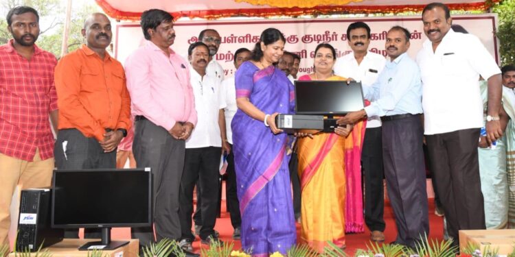 தூத்துக்குடியின் பெருமையை உலக அரங்கில் கொண்டு செல்ல வேண்டும் கனிமொழி எம்.பி. பேச்சு