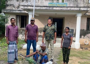 வேதாரண்யத்தை அடுத்த தியாகராஜபுரம் செட்டிப்புலம் வயல்வெளிகளில் கொக்கு மடையான் பறவைகளை வளை வைத்து பிடிக்க முயற்சித்த வரை பிடித்து அபராதம் 