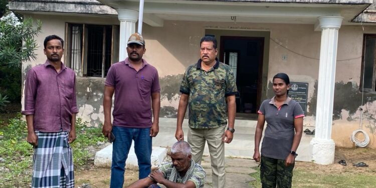 வேதாரண்யத்தை அடுத்த தியாகராஜபுரம் செட்டிப்புலம் வயல்வெளிகளில் கொக்கு மடையான் பறவைகளை வளை வைத்து பிடிக்க முயற்சித்த வரை பிடித்து அபராதம் 