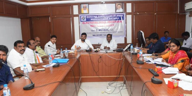 நாகப்பட்டினம் மாவட்ட ஆட்சியர் அலுவலகத்தில் அனைத்து கட்சி பிரமுகர்களுக்கான ஆய்வு கூட்டம் வாக்காளர் பட்டியல் பார்வையாளர், வேளாண்மை மற்றும் உழவர் நலத்துறை, அரசு சிறப்புச் செயலாளர் த. ஆபிரகாம் மற்றும் மாவட்ட தேர்தல் அலுவலர் மற்றும் மாவட்ட ஆட்சித்தலைவர் அ.அருண்தம்புராஜ் தலைமையில் நடைபெற்றது.