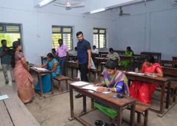 நாகப்பட்டினம் மாவட்டம்  தமிழ்நாடு அரசு பணியாளர் தேர்வாணையத்தின் மூலம் நடைபெற்று வரும் (தொகுதி- ஐ) தேர்வினை மாவட்ட ஆட்சித் தலைவர் அ.அருண்தம்புராஜ் இன்று நேரில் பார்வையிட்டு ஆய்வு செய்தார்.