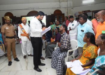 நாகப்பட்டினம்மாவட்ட ஆட்சியர் அலுவலகத்தில் வாராந்திர மக்கள் குறைதீர்க்கும் நாள் கூட்டம் மாவட்ட ஆட்சித்தலைவர் அ.அருண்தம்புராஜ் தலைமையில் இன்று நடைபெற்றது.