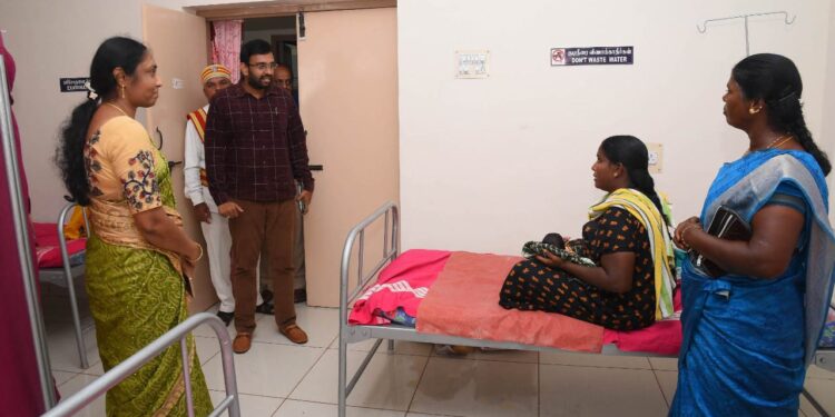 நாகப்பட்டினம் நகராட்சிக்குட்பட்ட பகுதியில் உள்ள அரசு மருத்துவமனையிலும் வம்சம் திட்டம் செயல்படுவது குறித்து மாவட்ட ஆட்சித்தலைவர் அ.அருண்தம்புராஜ் செய்தியாளர்களுடன் சென்று ஆய்வு மேற்கொண்டார்.