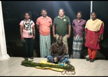 வேதாரண்யத்தை அடுத்த பஞ்ச நதி குளம் மேற்கு வேம்பதேவன் காட்டை சேர்ந்த சேகர் என்பவரை மடையான் பறவைகளை பிடித்தற்காக பிடித்து அபராதம் விதிக்கப்பட்டது.