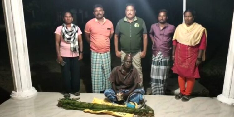 வேதாரண்யத்தை அடுத்த பஞ்ச நதி குளம் மேற்கு வேம்பதேவன் காட்டை சேர்ந்த சேகர் என்பவரை மடையான் பறவைகளை பிடித்தற்காக பிடித்து அபராதம் விதிக்கப்பட்டது.