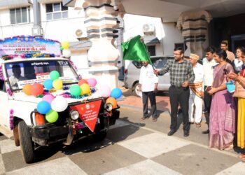 நாகப்பட்டினம் மாவட்ட ஆட்சியர் அலுவலகத்தில் மருத்துவம் -மக்கள் நல்வாழ்வுத்துறை, மற்றும் மாவட்ட குடும்ப நல துறை சார்பில் நடைபெற்ற ஆண்களுக்கான நவீன வாசக்டமி விழிப்புணர்வு பிரச்சார வாகனத்தினை மாவட்ட ஆட்சித்தலைவர் அ.அருண்தம்புராஜ் கொடியசைத்து தொடங்கி வைத்தார்.