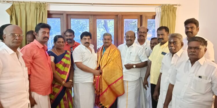 தமிழ்நாடு வணிக சங்கங்களின் பேரமைப்பின் தூத்துக்குடி மத்திய மாவட்ட சிறப்பு கூட்டம் புதுக்கோட்டையில் நடைபெற்றது!