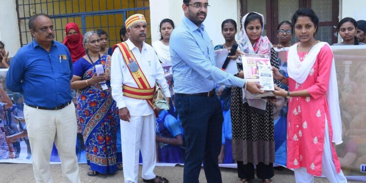 நாகப்பட்டினம் ????மாவட்டத்தில் உள்ள இ.ஜி.எஸ் பிள்ளை பொறியியல் கல்லூரியில் மாவட்ட சமூக நலன் மற்றும் மகளிர் உரிமை துறை சார்பில் நடைபெற்ற சர்வதேச பெண்களுக்கு எதிரான வன்முறைகள் ஒழிப்பு தின நிகழ்ச்சியில் பெண்களுக்கு எதிரான வன்முறைகள் ஒழிப்பு விழிப்புணர்