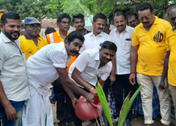 உதயநிதி ஸ்டாலின் 45 வது பிறந்தநாள் முன்னிட்டு:   கிழக்கு ஒன்றிய திமுக இளைஞரணி சார்பில் மாப்பிள்ளையூரணியில்   தூய்மை காவலர்களுக்கு நலத்திட்ட உதவிகள்!!!