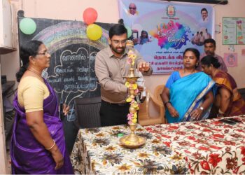 மாண்புமிகு தமிழக முதலமைச்சர் அவர்கள் தமிழகத்தில் உள்ள அனைத்து அரசு நடுநிலை உயர்நிலை மற்றும் மேல்நிலைப் பள்ளிகளில் வானவில் மன்றம் என்ற புதிய திட்டத்தினை இன்று தொடங்கி வைக்கப்பட்டதனை தொடர்ந்து, நாகப்பட்டினம் மாவட்ட நகராட்சி பெண்கள் மேல்நிலைப் பள்ளியில் இத்திட்டம் செயல்படுவது குறித்து மாவட்ட ஆட்சித் தலைவர் அ. அருண்தம்புராஜ் பார்வையிட்டார்