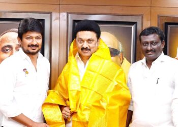 உதயநிதி ஸ்டாலின் பிறந்த தினத்தை முன்னிட்டு தூத்துக்குடி மாநகர் முழுவதும் ஆட்டோக்களில் வாழ்த்து விளம்பர ஸ்டிக்கர் – அசத்திய வக்கீல் ஜோயல்