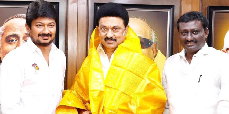 உதயநிதி ஸ்டாலின் பிறந்த தினத்தை முன்னிட்டு தூத்துக்குடி மாநகர் முழுவதும் ஆட்டோக்களில் வாழ்த்து விளம்பர ஸ்டிக்கர் – அசத்திய வக்கீல் ஜோயல்